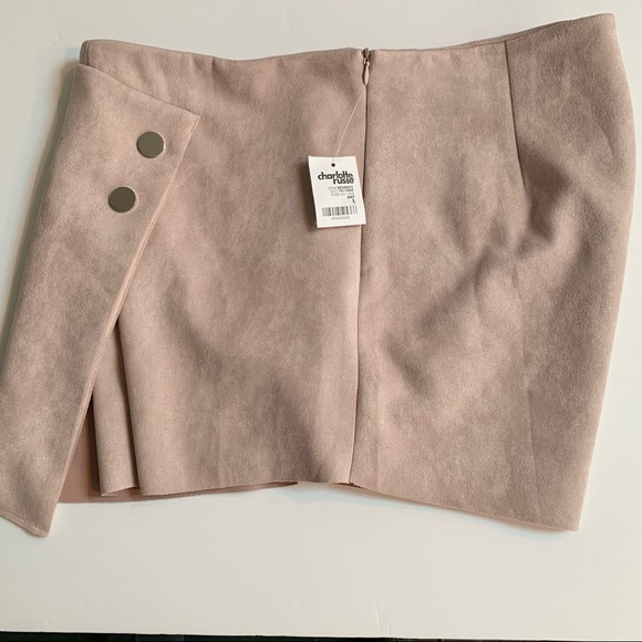 Charlotte Russe stretchy faux suede beige blush skort Size Large - Picture 4 of 11